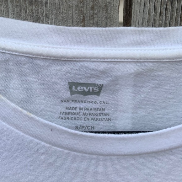 Velvet Levi’s T-Shirt - Picture 2 of 3